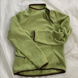 Arc’Teryx fleece with zip mock collar